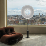 Iris Floor Totem Stehlampe: Elegante Beleuchtung für Ihr Zuhause